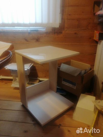 Придиванный столик