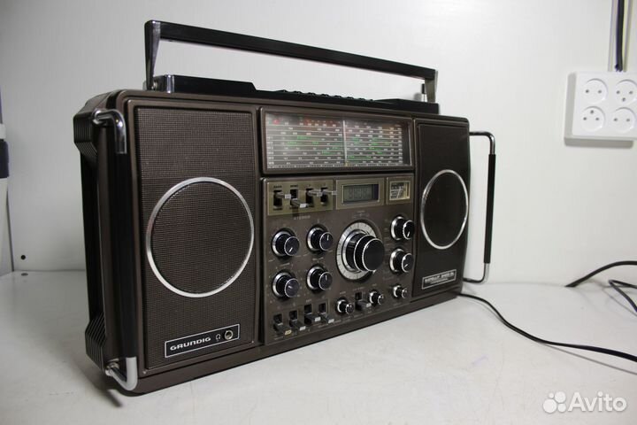 Grundig Satellit 2400SL Радиоприемник Германия