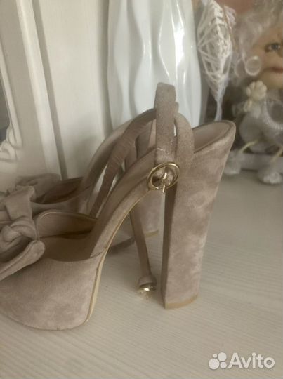 Босоножки 38