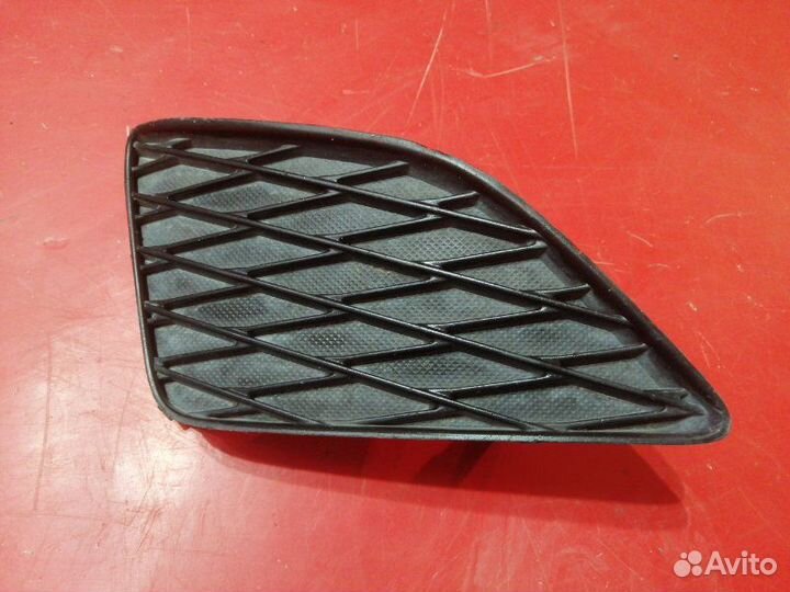 Заглушка бампера передняя правая Toyota Corolla