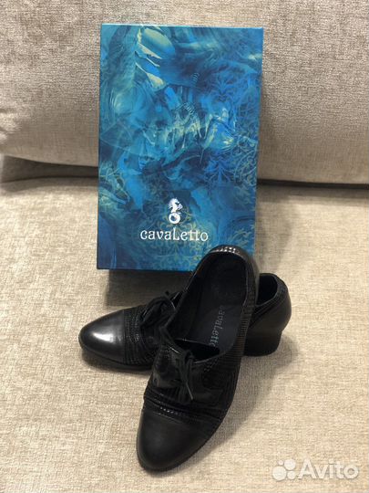 Продаю ботинки р 36