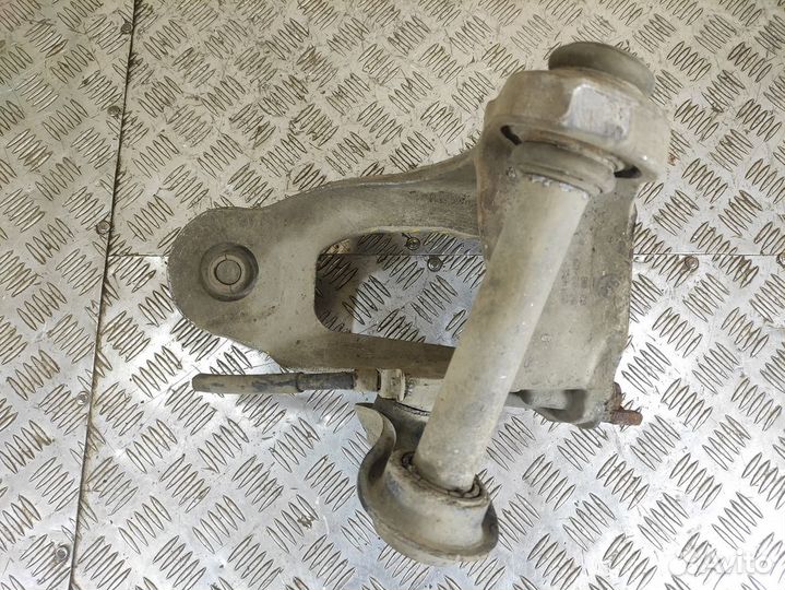 Кулак задний правый Bmw X5 e70 2007-2013