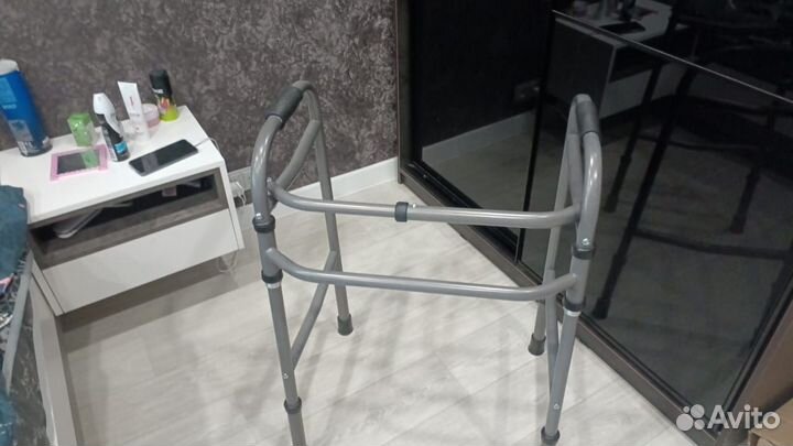 Ходунки для взрослых шагающие