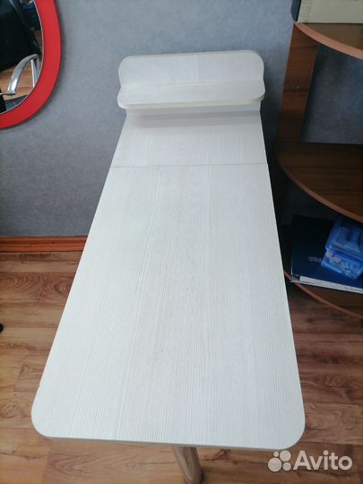 Маникюрный стол