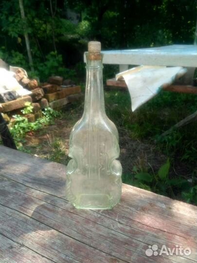 Стеклянные винтажные бутыльки и бутылки