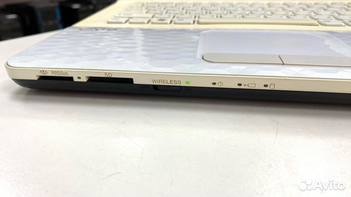 Ноутбук Sony 17 дюймов Core i3/8Gb/SSD/GeForce