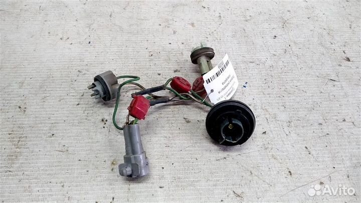 Патрон указателя поворота Toyota Granvia KCH16 95