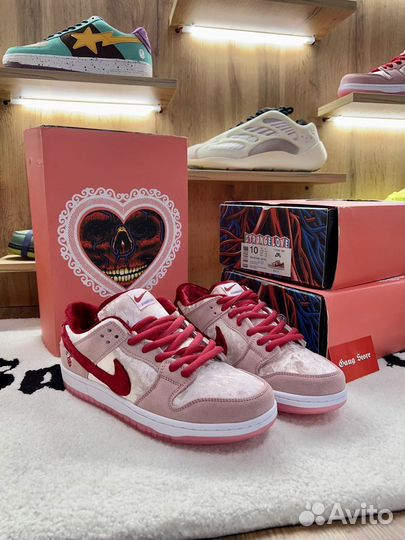 Кроссовки nike strange Love