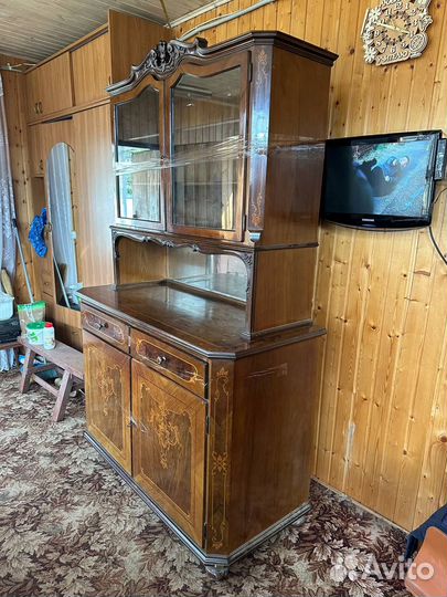 Антикварный буфет сервант