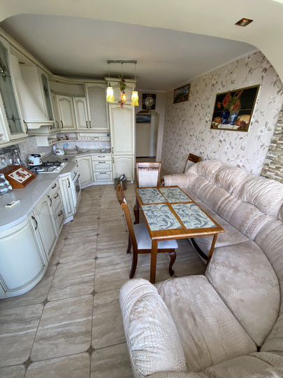 2-к. квартира, 74 м², 4/10 эт.