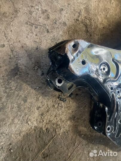 Подрамник Volkswagen Jetta AZJ 2001