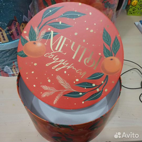 Коробка подарочная круглая новогодняя