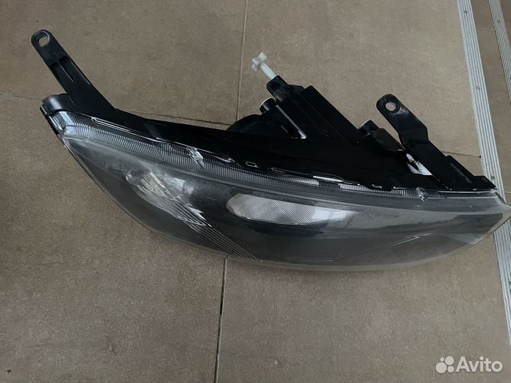 Фара на гранту передняя правая, заводская