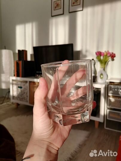 Стаканы, бокалы, фужеры, стопки