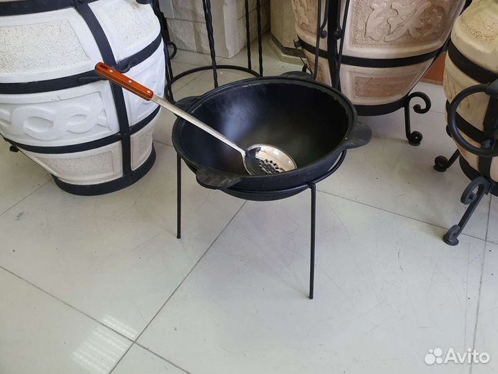 Казан чугунный 8 литров с треногой и шумовкой