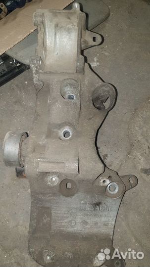 Кронштейн генератора Renault Logan