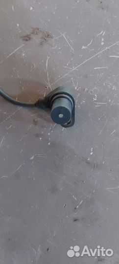 Датчик коленвала на Volkswagen Passat B6