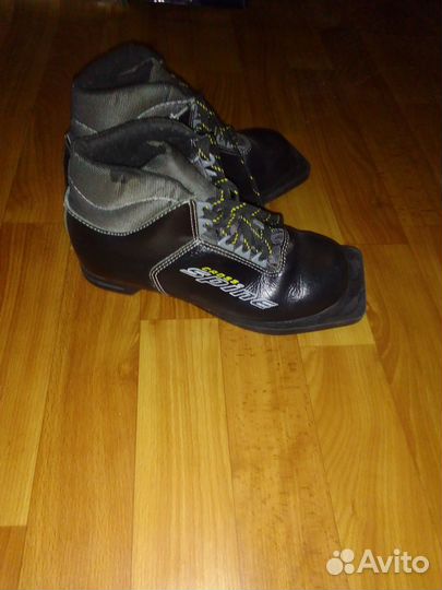 Продаю лыжные ботинки