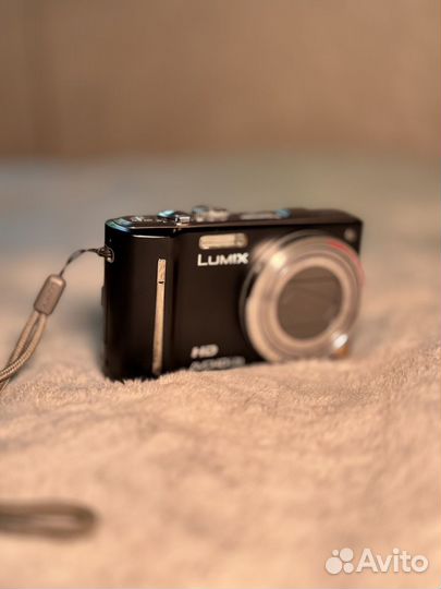 Цифровой фотоаппарат lumix y2k