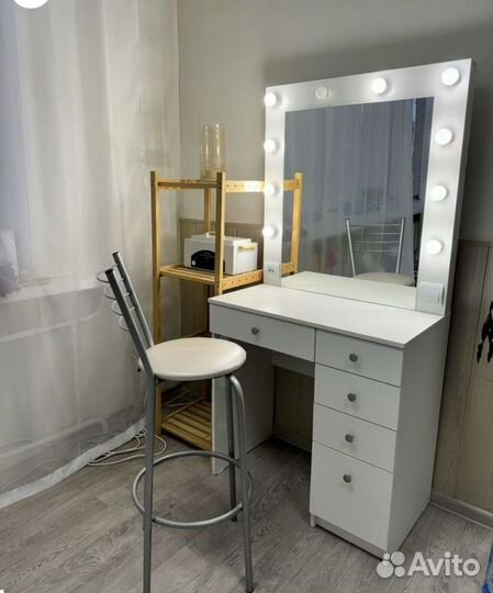Визажный стол