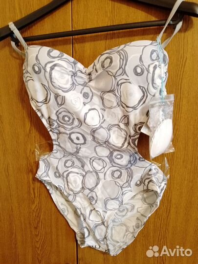 Купальник женский слитный 42 44 новый