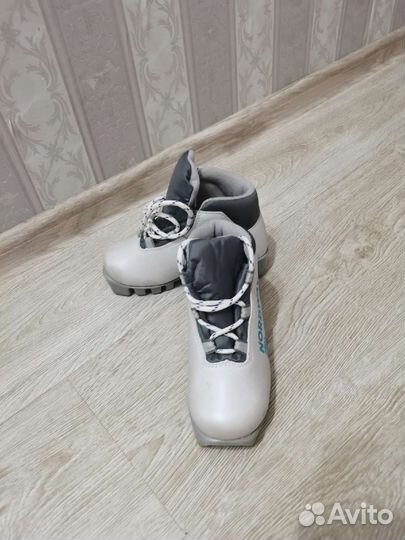 Лыжные ботинки