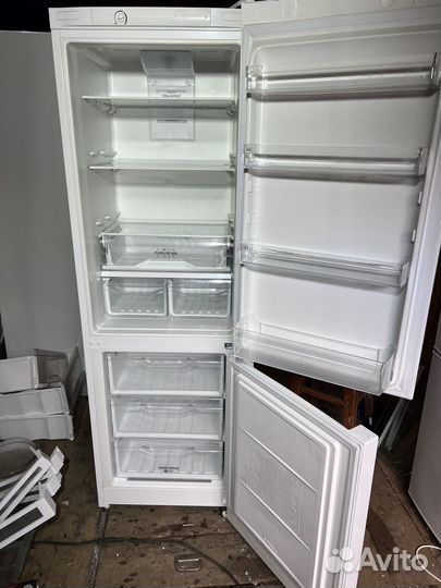 Холодильник Indesit