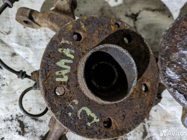 Кулак поворотный Mercedes w203 C-class 4matic