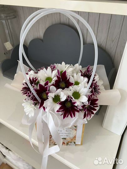 Композиция из хризантем. Открытка в подарок