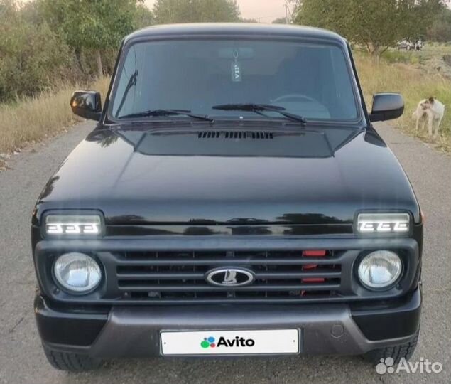 Заводская решетка радиатора Нива 2121