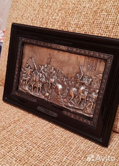 Картина из металла в раме из красного дерева