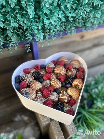 Клубника в шоколаде букеты