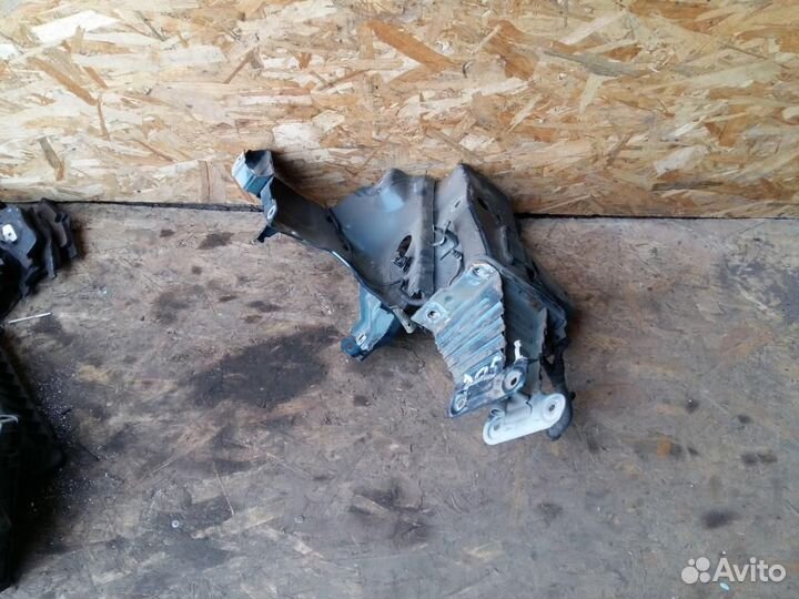 Лонжерон передний правый Opel Zafira B 2005-2012