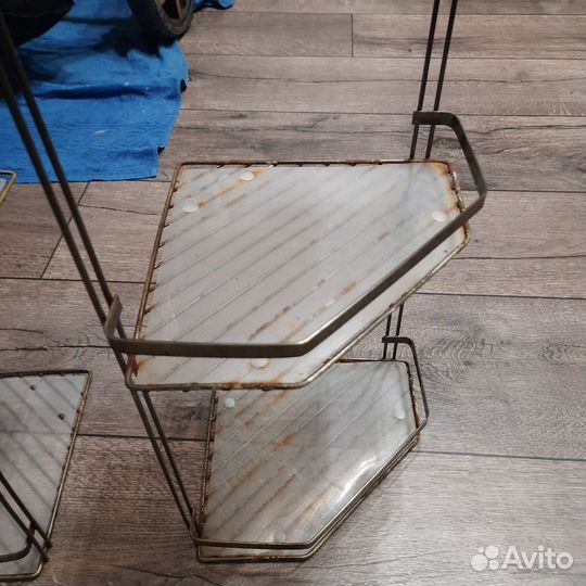 Полки угловые железные