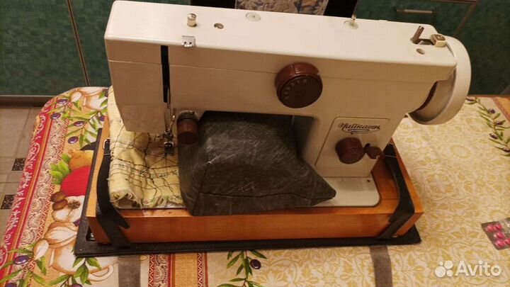 Швейная машинка чайка бу электрическая
