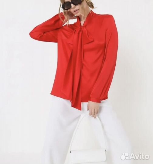 Блузка с бантом