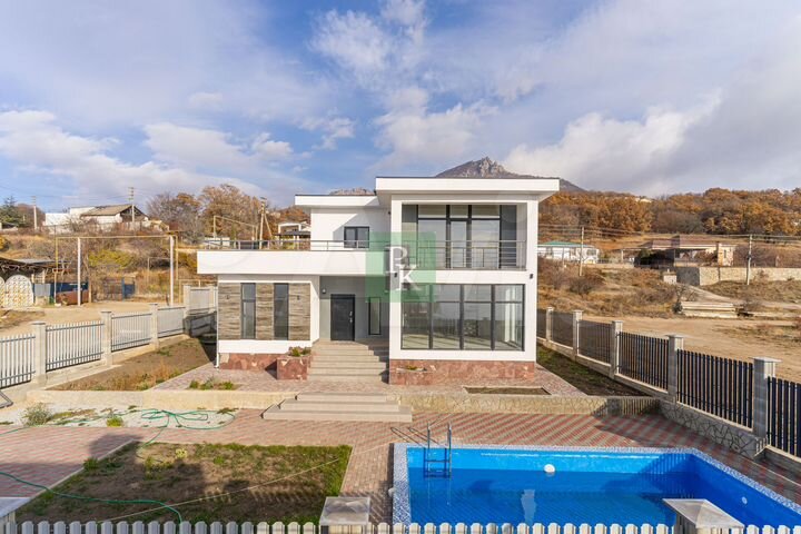 Дом 208,6 м² на участке 5 сот.