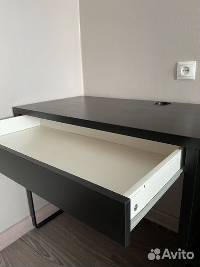 Письменный стол IKEA микке