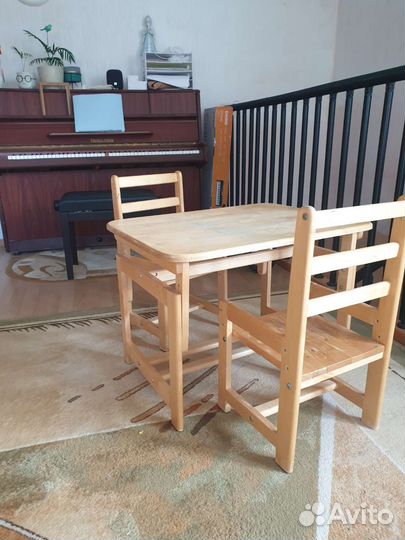 Детский столик со стульчиками