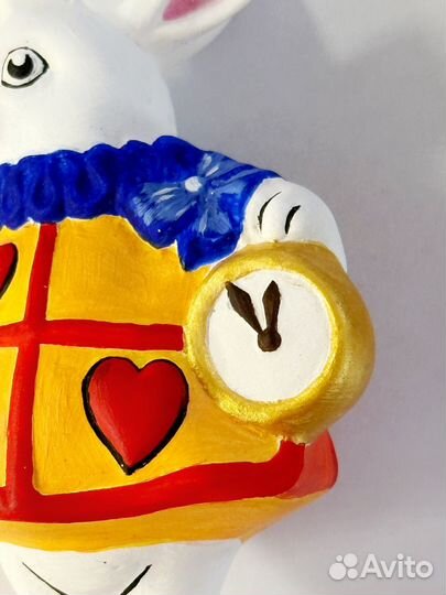 Елочная игрушка кролик с часами