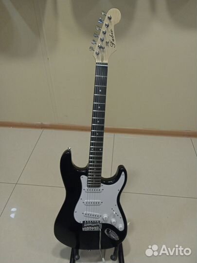 Электрогитары, бас-гитара, новые