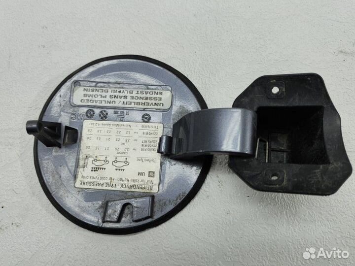 Лючок топливного бака Opel Zafira B 2005