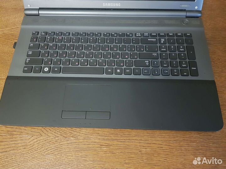 Samsung 17.3 /Core i3-2328M /GeForce 520