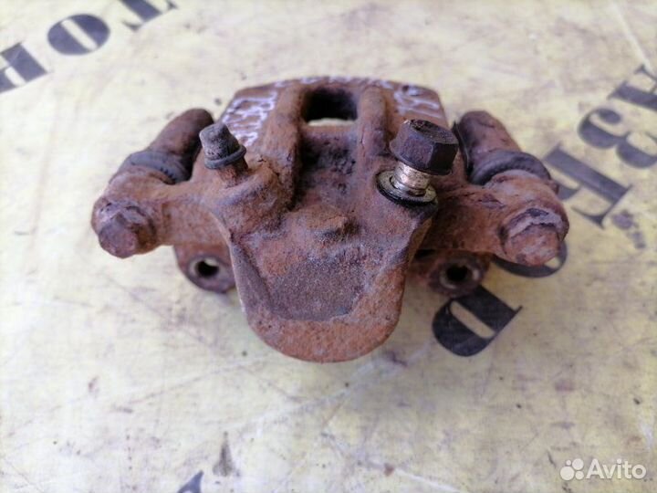 Суппорт задний левый Toyota Corolla 120 2001-2006