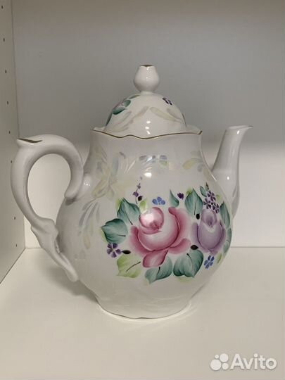 Фарфоровый чайник