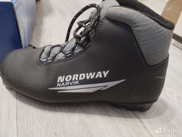 Лыжные ботинки