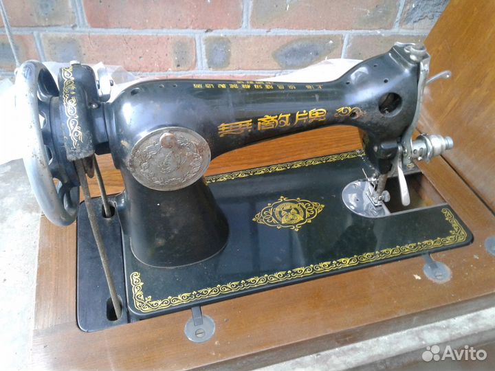 Швейная машинка старинная 
