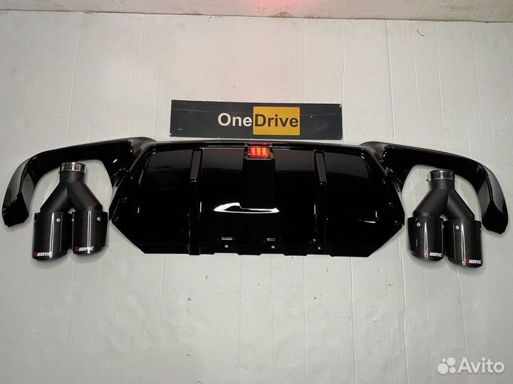 BMW F10 Диффузор с LED фонарем + насадки Akrapovic