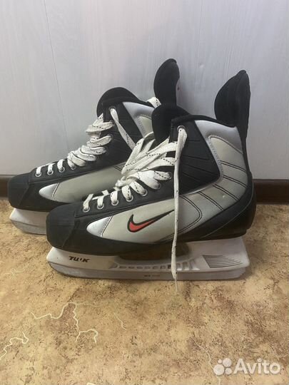 Коньки хоккейные