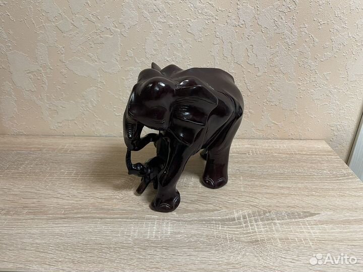 Статуэтка слон большой из красного дерева